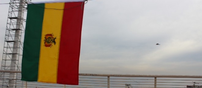 Banderas bolivianas en el puerto: cuando la desesperación hace perder la razón